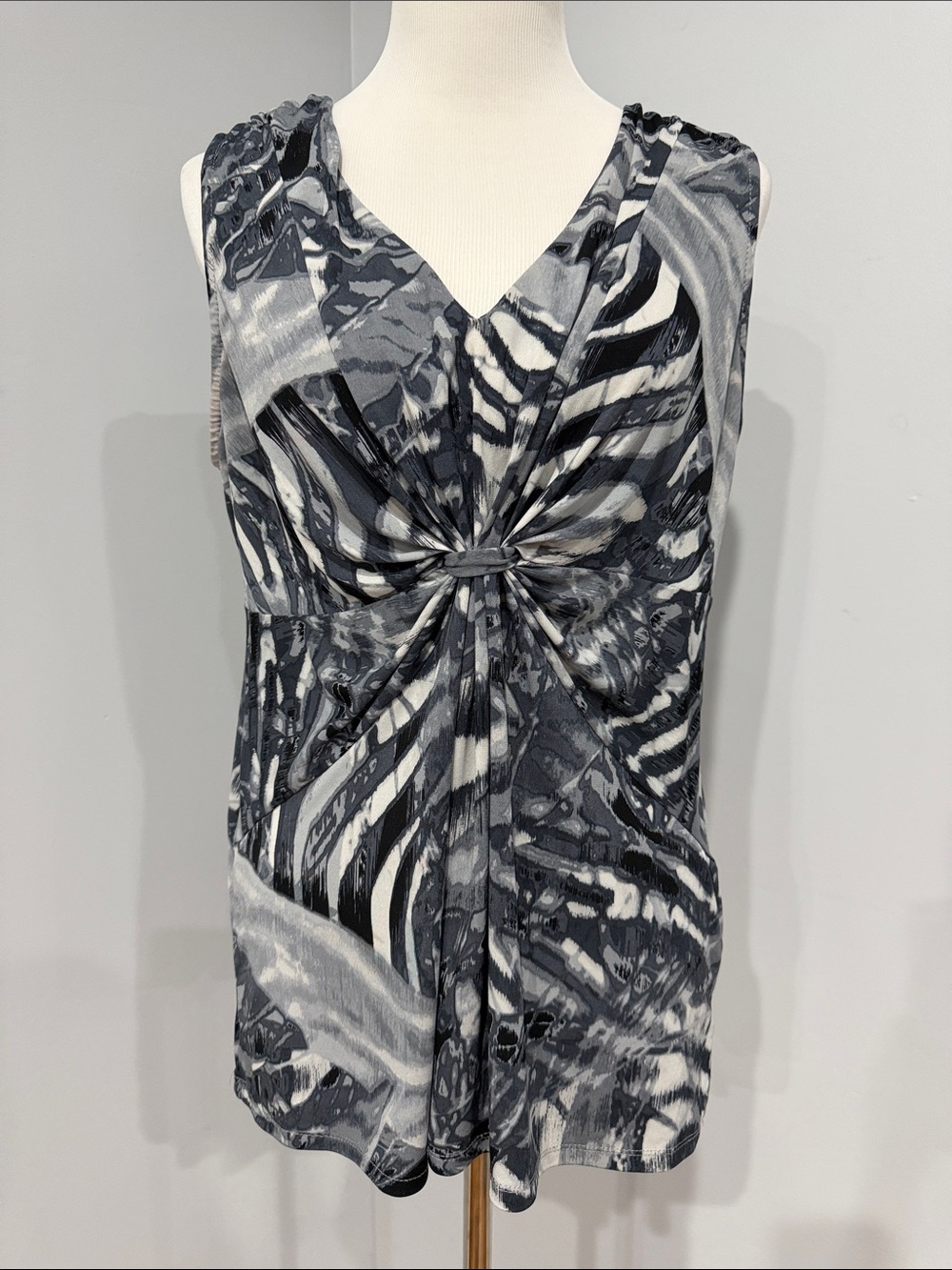 Daisy Fuentes Black and White Twist-Front Sleeveless Camisole